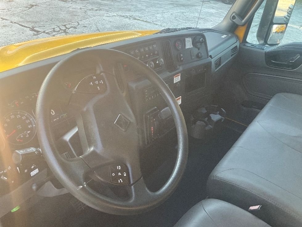 Medium Duty Box Truck-Light and Medium Duty Trucks-International-2022-MV607-Tampa-FL-244,763\n\t\tmiles-$ 39,750 - Image 17