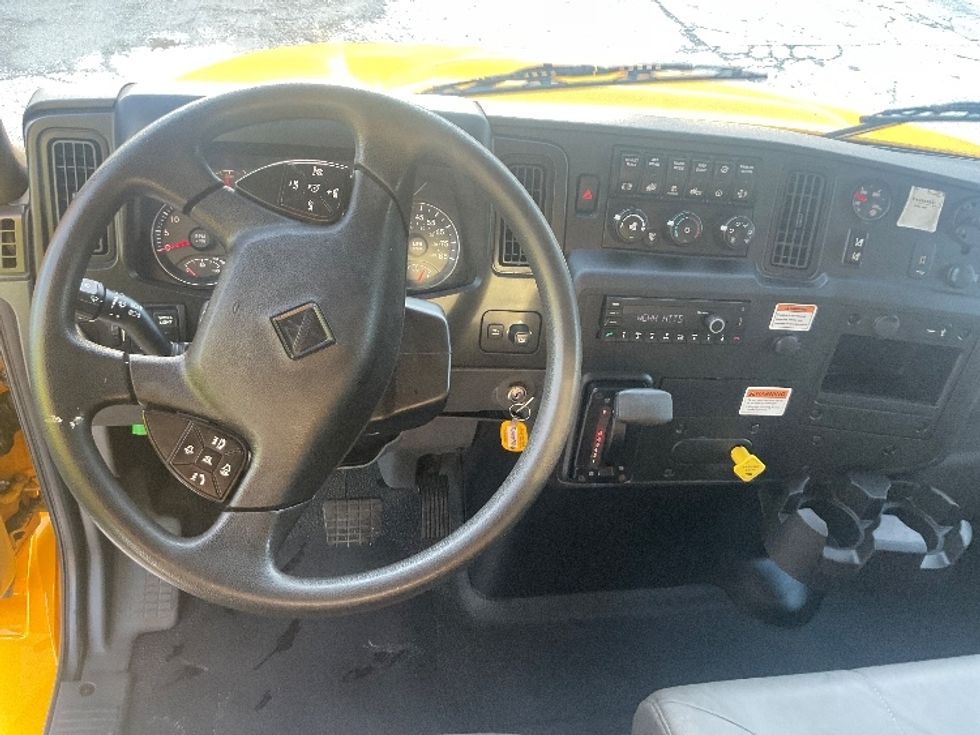 Medium Duty Box Truck-Light and Medium Duty Trucks-International-2022-MV607-Tampa-FL-244,763\n\t\tmiles-$ 39,750 - Image 18
