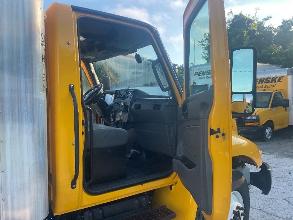 Medium Duty Box Truck-Light and Medium Duty Trucks-International-2022-MV607-Tampa-FL-244,763\n\t\tmiles-$ 39,750 - Image 20