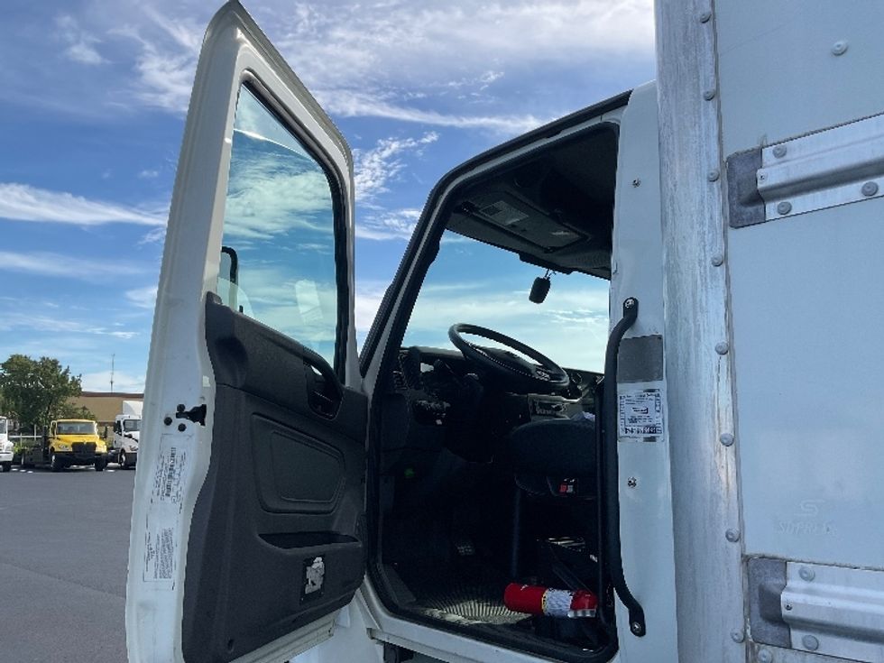 Medium Duty Box Truck-Light and Medium Duty Trucks-International-2022-MV607-Tampa-FL-299,842\n\t\tmiles-$ 32,500 - Image 16