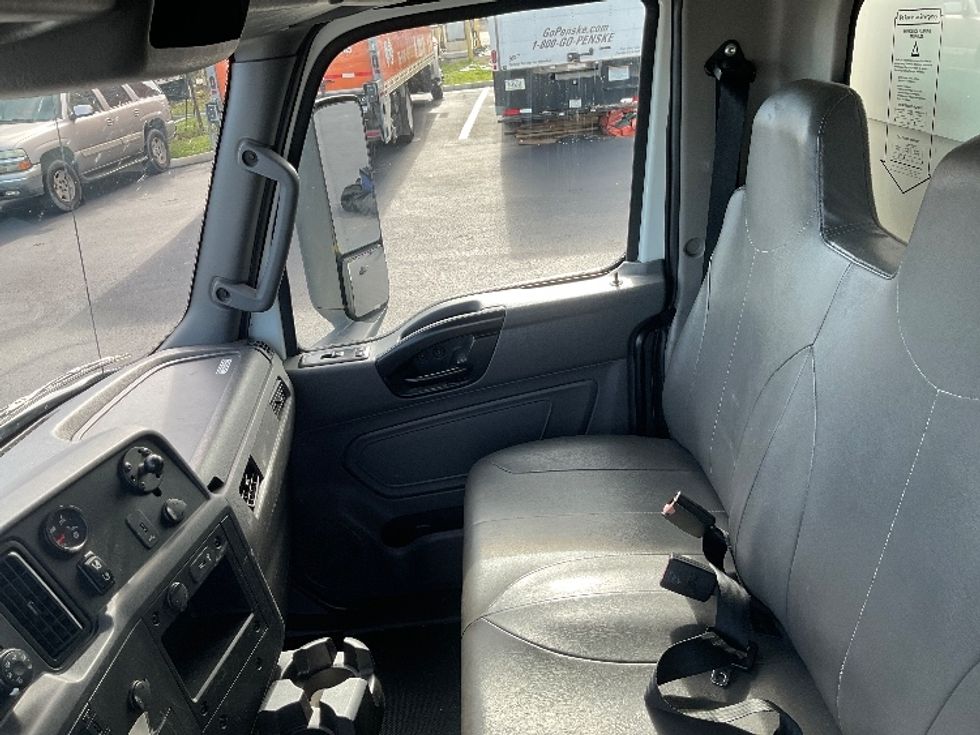 Medium Duty Box Truck-Light and Medium Duty Trucks-International-2022-MV607-Tampa-FL-299,842\n\t\tmiles-$ 32,500 - Image 19