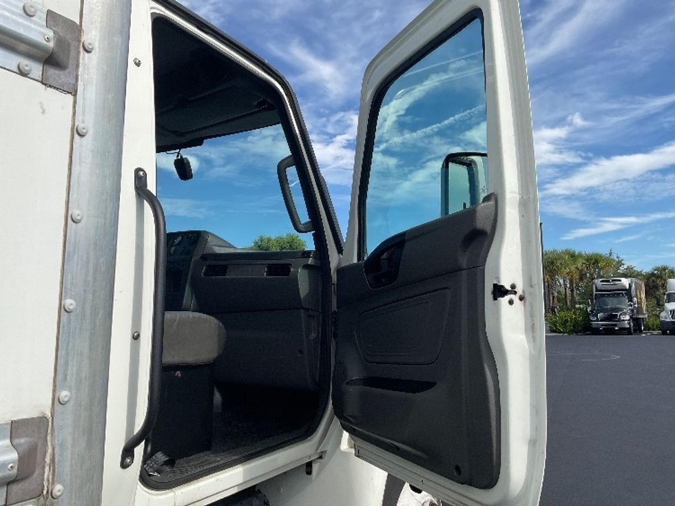 Medium Duty Box Truck-Light and Medium Duty Trucks-International-2022-MV607-Tampa-FL-299,842\n\t\tmiles-$ 32,500 - Image 20