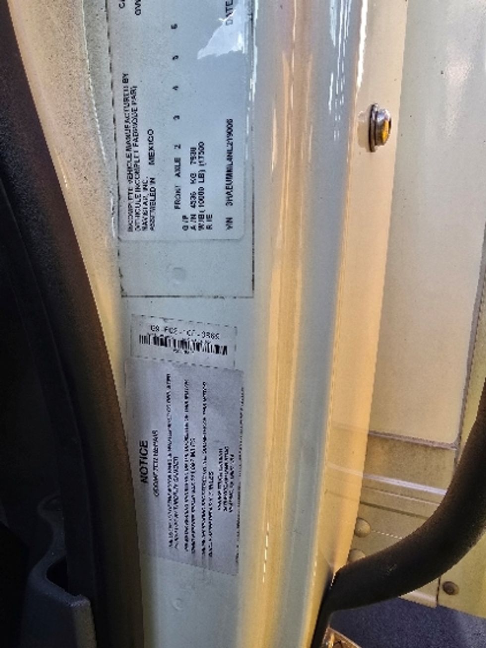 Medium Duty Box Truck-Light and Medium Duty Trucks-International-2022-MV607-Tampa-FL-299,842\n\t\tmiles-$ 32,500 - Image 25