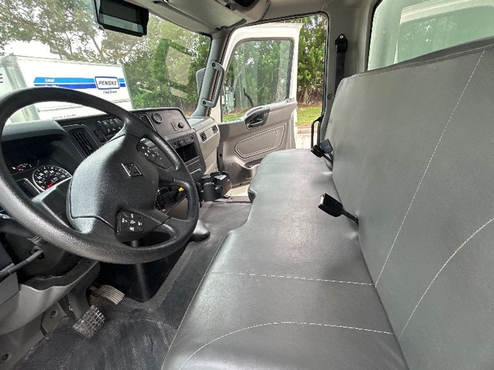 Medium Duty Box Truck-Light and Medium Duty Trucks-International-2022-MV607-Tampa-FL-56,919\n\t\tmiles-$ 66,000 - Image 19