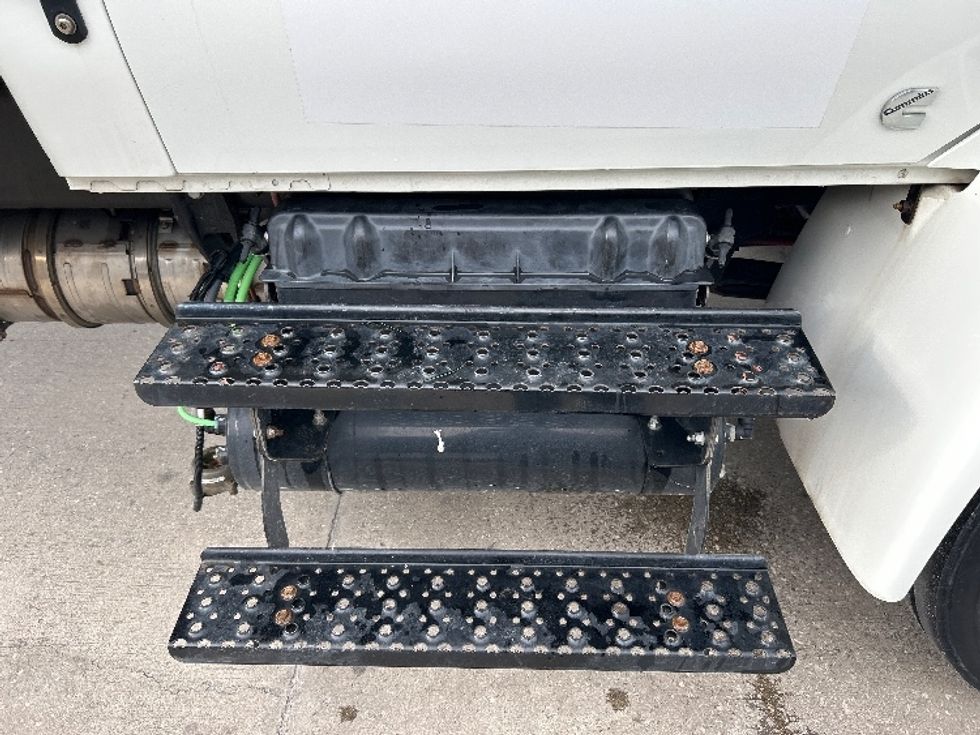 Medium Duty Box Truck-Light and Medium Duty Trucks-International-2022-MV607-Tampa-FL-56,919\n\t\tmiles-$ 66,000 - Image 26