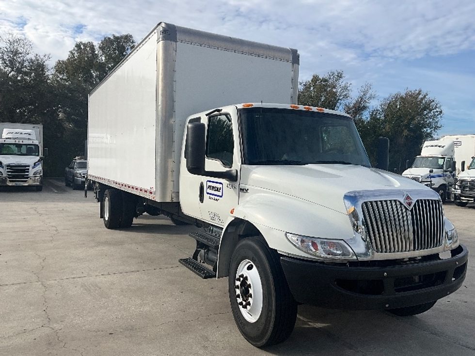 Medium Duty Box Truck-Light and Medium Duty Trucks-International-2022-MV607-Tampa-FL-70,589\n\t\tmiles-$ 83,000 - Image 1