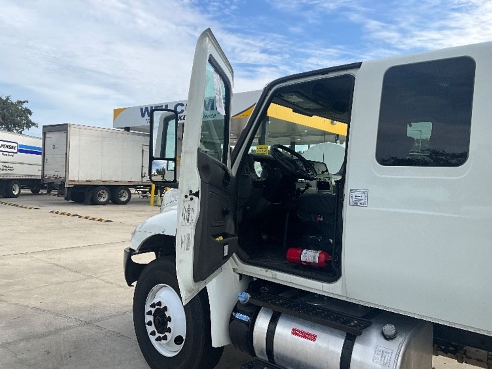Medium Duty Box Truck-Light and Medium Duty Trucks-International-2022-MV607-Tampa-FL-70,589\n\t\tmiles-$ 83,000 - Image 16