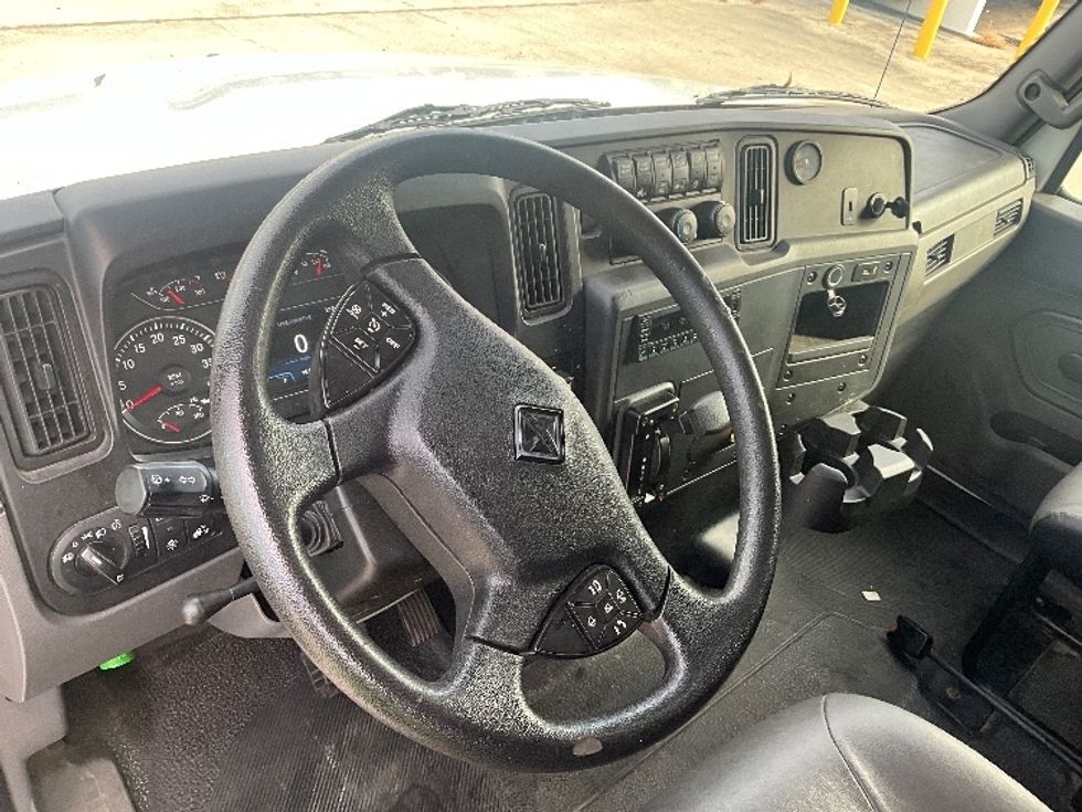 Medium Duty Box Truck-Light and Medium Duty Trucks-International-2022-MV607-Tampa-FL-70,589\n\t\tmiles-$ 83,000 - Image 17