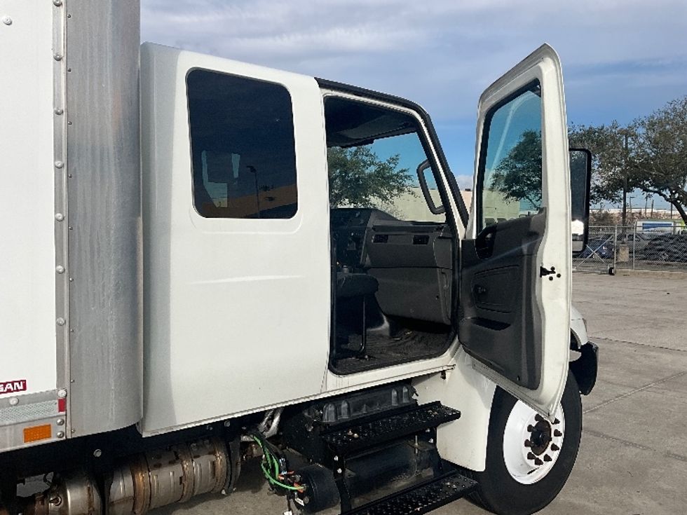 Medium Duty Box Truck-Light and Medium Duty Trucks-International-2022-MV607-Tampa-FL-70,589\n\t\tmiles-$ 83,000 - Image 20