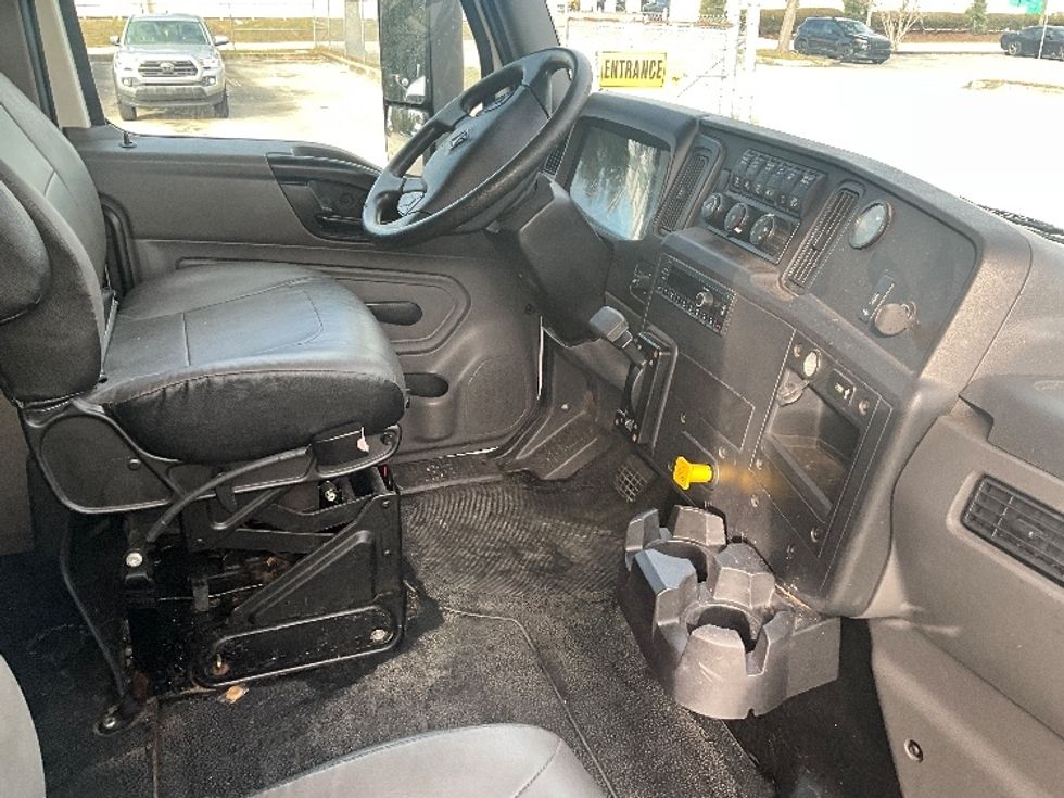 Medium Duty Box Truck-Light and Medium Duty Trucks-International-2022-MV607-Tampa-FL-70,589\n\t\tmiles-$ 83,000 - Image 22