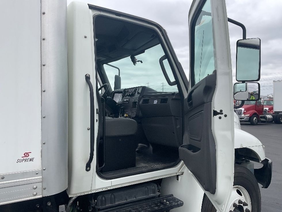 Medium Duty Box Truck-Light and Medium Duty Trucks-International-2022-MV607-Torrance-CA-143,055\n\t\tmiles-$ 70,500 - Image 20