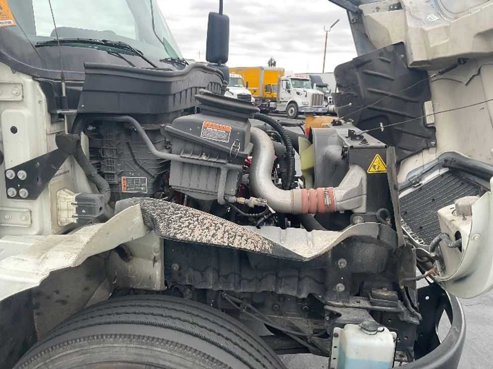 Medium Duty Box Truck-Light and Medium Duty Trucks-International-2022-MV607-Torrance-CA-143,055\n\t\tmiles-$ 70,500 - Image 23