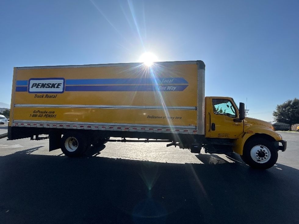Medium Duty Box Truck-Light and Medium Duty Trucks-International-2022-MV607-Torrance-CA-226,588\n\t\tmiles-$ 39,750 - Image 15