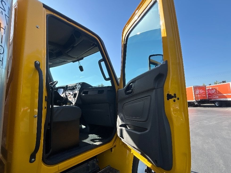 Medium Duty Box Truck-Light and Medium Duty Trucks-International-2022-MV607-Torrance-CA-226,588\n\t\tmiles-$ 39,750 - Image 20