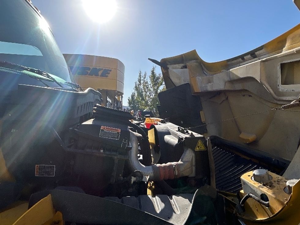 Medium Duty Box Truck-Light and Medium Duty Trucks-International-2022-MV607-Torrance-CA-226,588\n\t\tmiles-$ 39,750 - Image 23