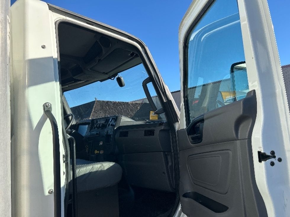 Medium Duty Box Truck-Light and Medium Duty Trucks-International-2022-MV607-Torrance-CA-230,340\n\t\tmiles-$ 44,750 - Image 19
