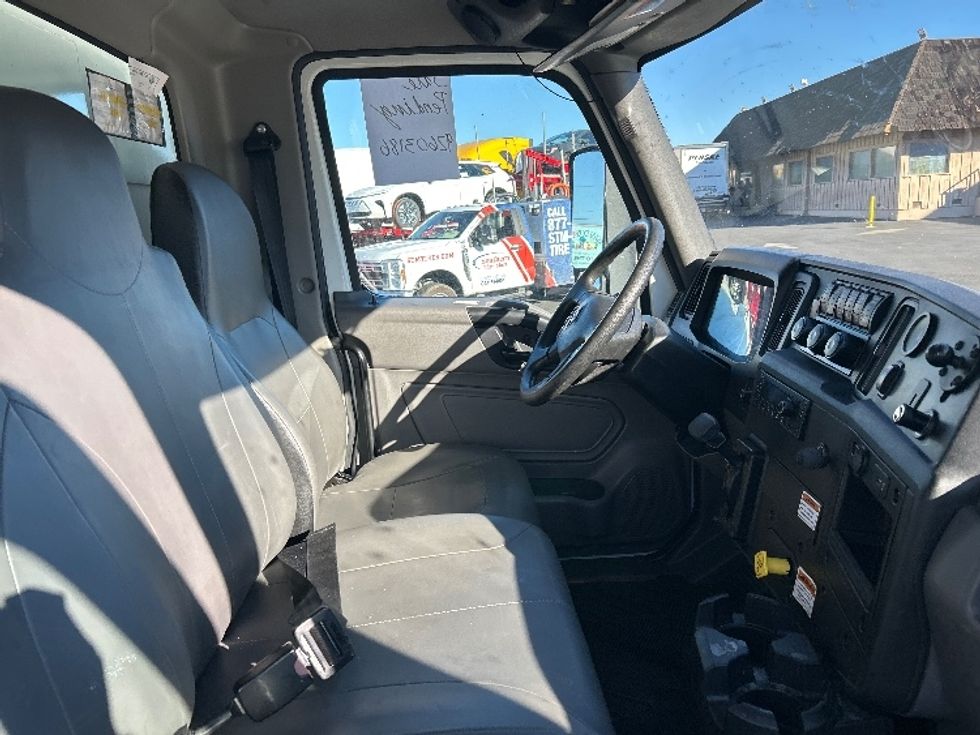 Medium Duty Box Truck-Light and Medium Duty Trucks-International-2022-MV607-Torrance-CA-230,340\n\t\tmiles-$ 44,750 - Image 21