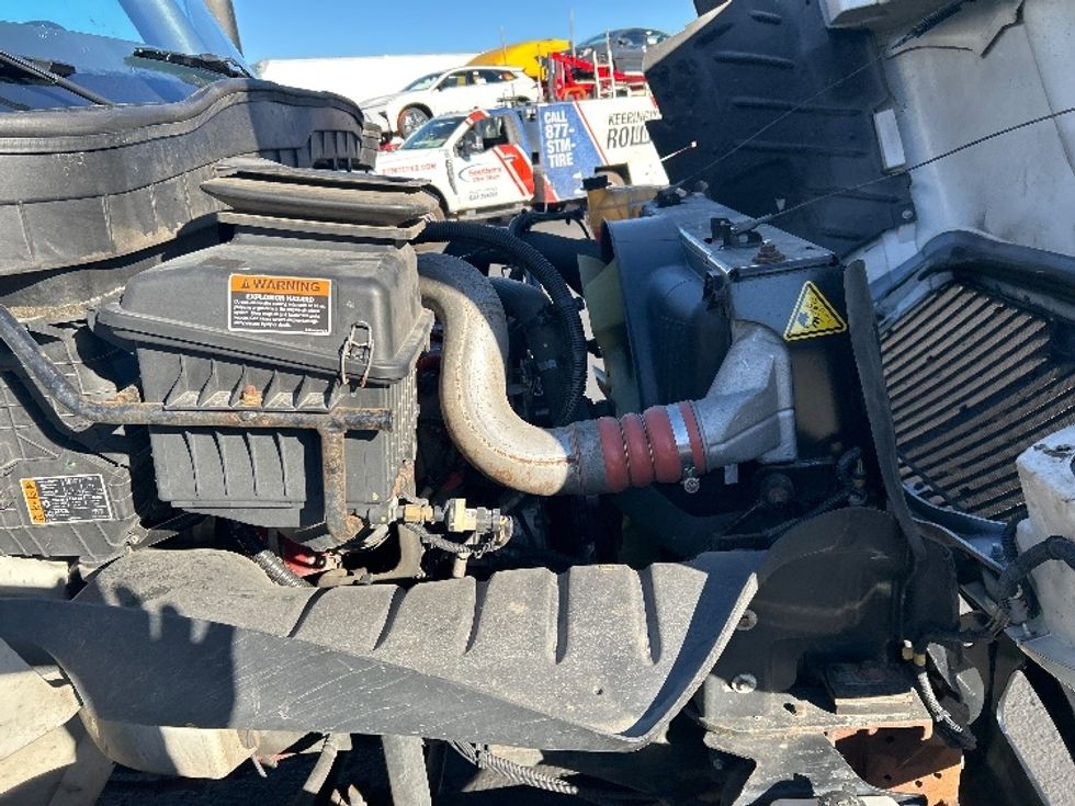 Medium Duty Box Truck-Light and Medium Duty Trucks-International-2022-MV607-Torrance-CA-230,340\n\t\tmiles-$ 44,750 - Image 22