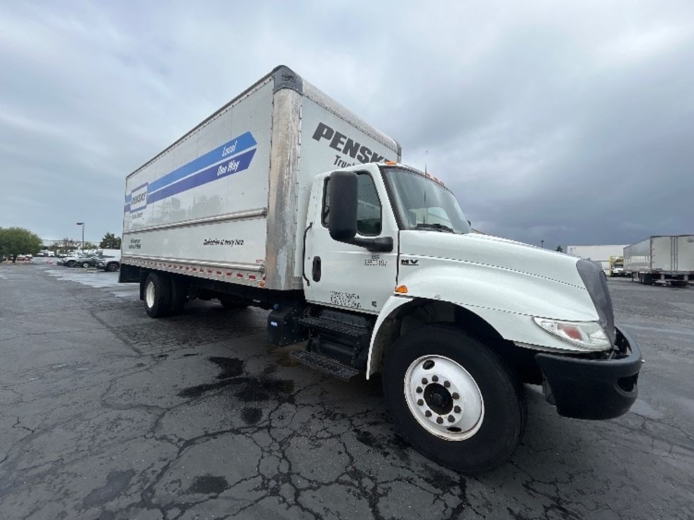 Medium Duty Box Truck-Light and Medium Duty Trucks-International-2022-MV607-Torrance-CA-234,600\n\t\tmiles-$ 44,000 - Image 1