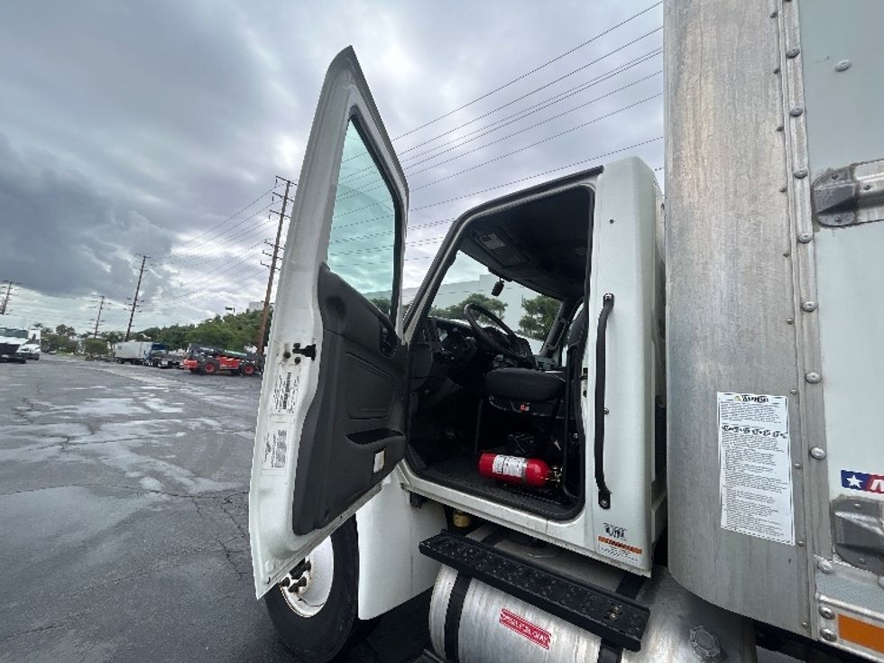 Medium Duty Box Truck-Light and Medium Duty Trucks-International-2022-MV607-Torrance-CA-234,600\n\t\tmiles-$ 44,000 - Image 19