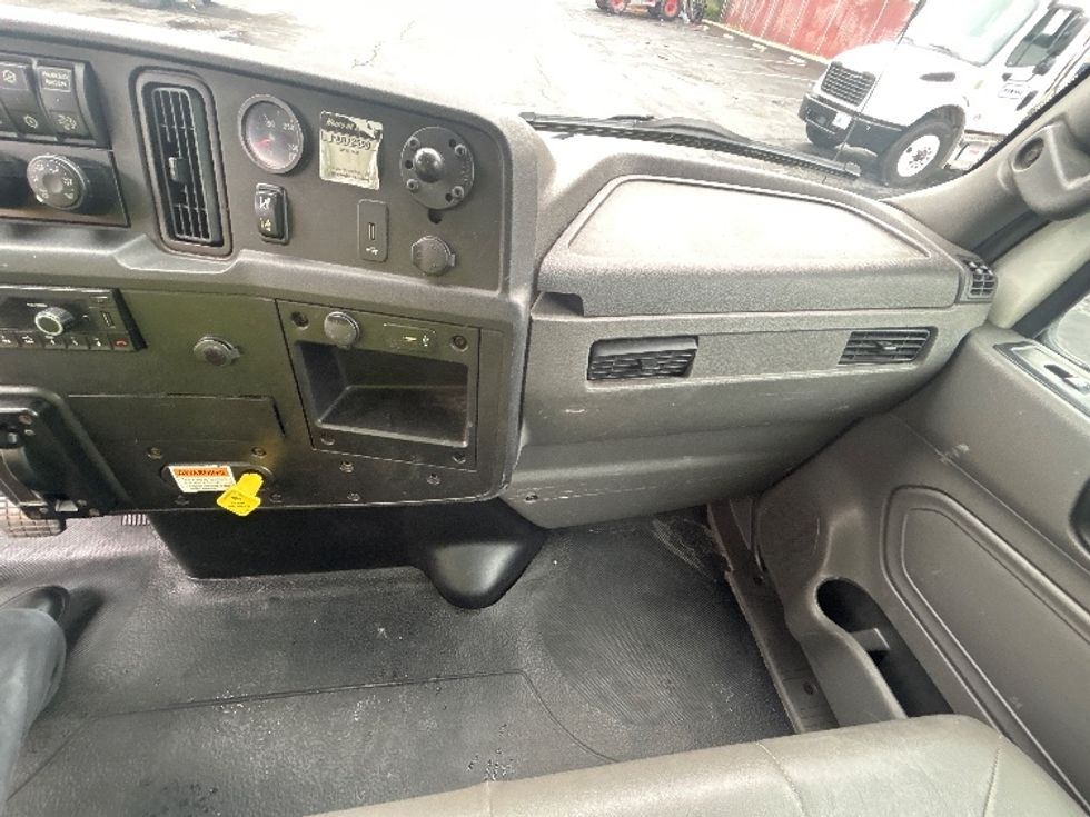 Medium Duty Box Truck-Light and Medium Duty Trucks-International-2022-MV607-Torrance-CA-234,600\n\t\tmiles-$ 44,000 - Image 20
