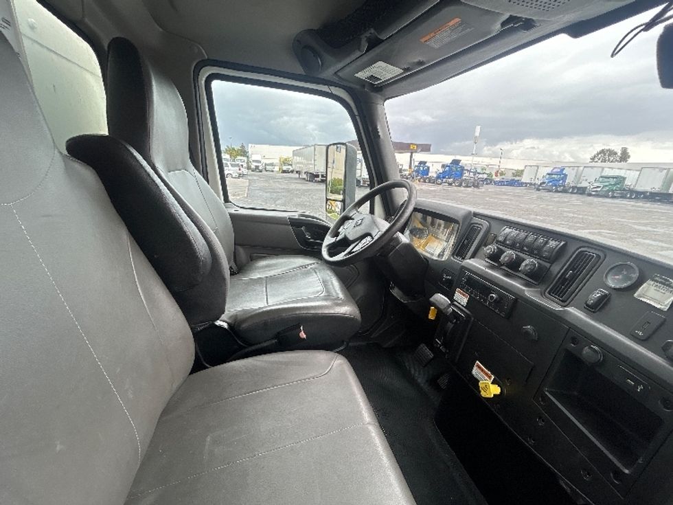 Medium Duty Box Truck-Light and Medium Duty Trucks-International-2022-MV607-Torrance-CA-234,600\n\t\tmiles-$ 44,000 - Image 21