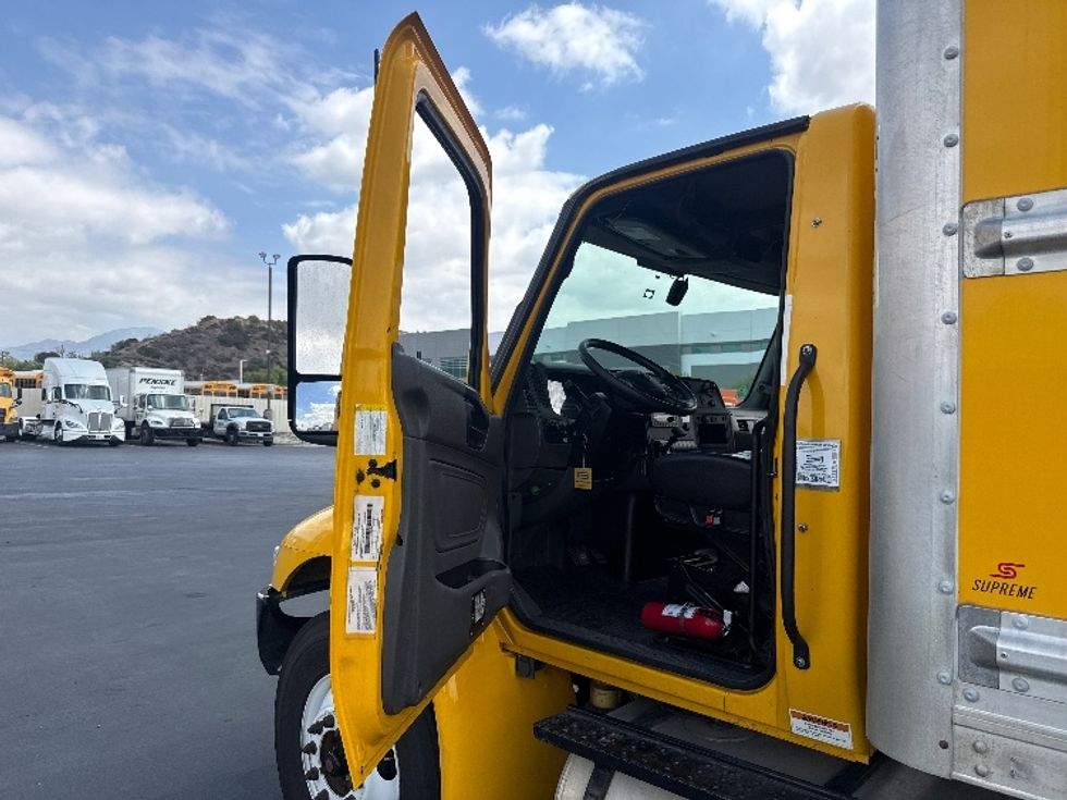 Medium Duty Box Truck-Light and Medium Duty Trucks-International-2022-MV607-Torrance-CA-261,398\n\t\tmiles-$ 45,250 - Image 16