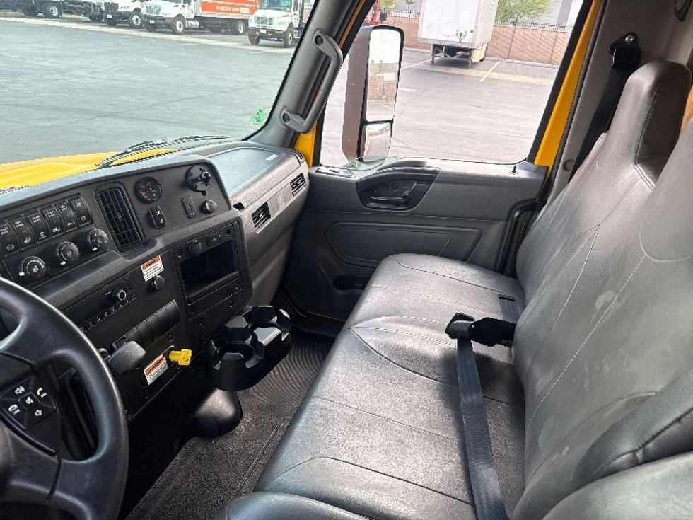 Medium Duty Box Truck-Light and Medium Duty Trucks-International-2022-MV607-Torrance-CA-261,398\n\t\tmiles-$ 45,250 - Image 19