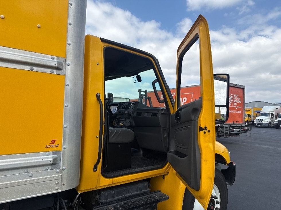 Medium Duty Box Truck-Light and Medium Duty Trucks-International-2022-MV607-Torrance-CA-261,398\n\t\tmiles-$ 45,250 - Image 20