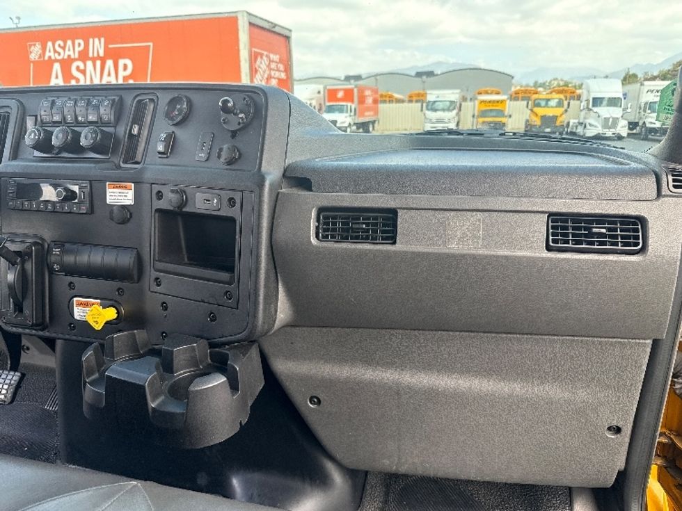Medium Duty Box Truck-Light and Medium Duty Trucks-International-2022-MV607-Torrance-CA-261,398\n\t\tmiles-$ 45,250 - Image 21