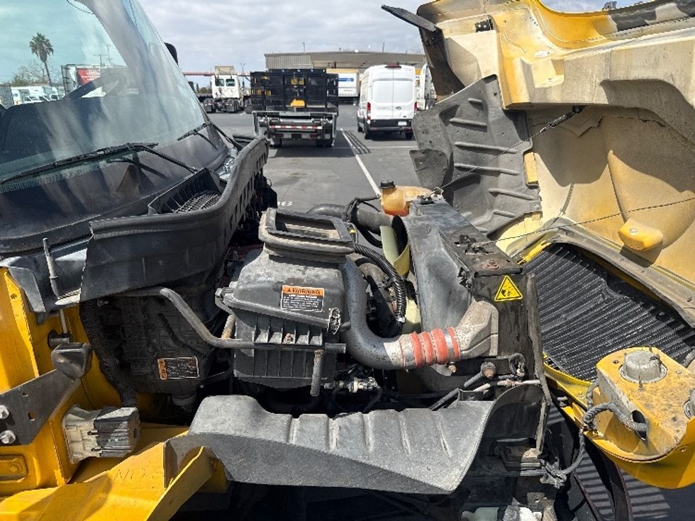 Medium Duty Box Truck-Light and Medium Duty Trucks-International-2022-MV607-Torrance-CA-261,398\n\t\tmiles-$ 45,250 - Image 23