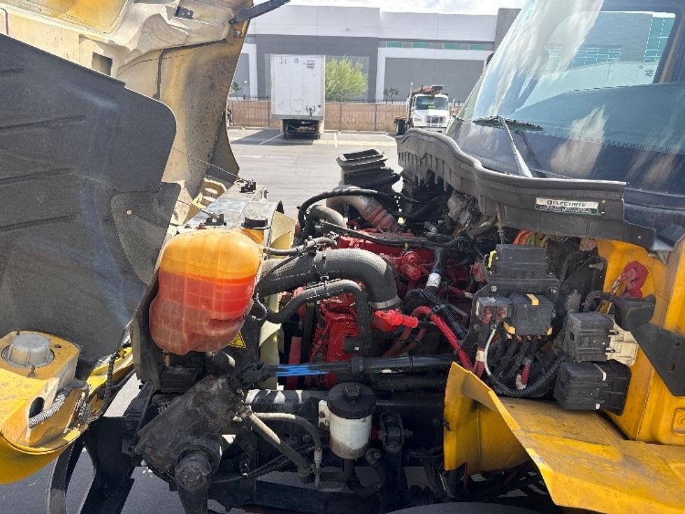 Medium Duty Box Truck-Light and Medium Duty Trucks-International-2022-MV607-Torrance-CA-261,398\n\t\tmiles-$ 45,250 - Image 24