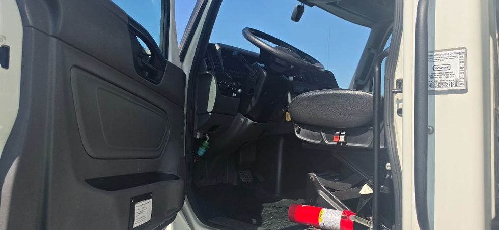 Medium Duty Box Truck-Light and Medium Duty Trucks-International-2022-MV607-Torrance-CA-267,400\n\t\tmiles-$ 38,250 - Image 16