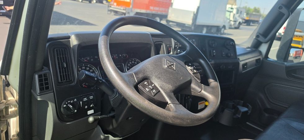 Medium Duty Box Truck-Light and Medium Duty Trucks-International-2022-MV607-Torrance-CA-267,400\n\t\tmiles-$ 38,250 - Image 17