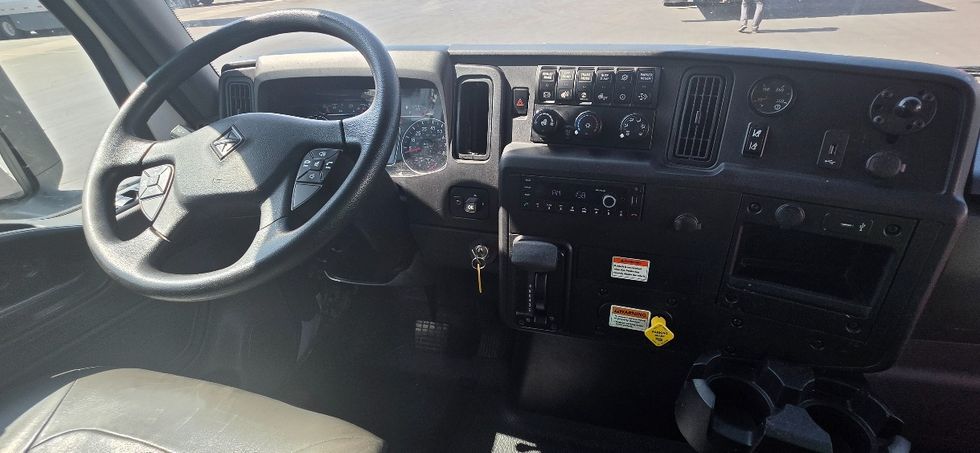 Medium Duty Box Truck-Light and Medium Duty Trucks-International-2022-MV607-Torrance-CA-267,400\n\t\tmiles-$ 38,250 - Image 18