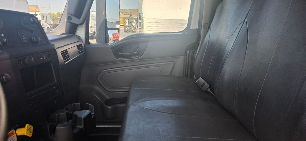 Medium Duty Box Truck-Light and Medium Duty Trucks-International-2022-MV607-Torrance-CA-267,400\n\t\tmiles-$ 38,250 - Image 19