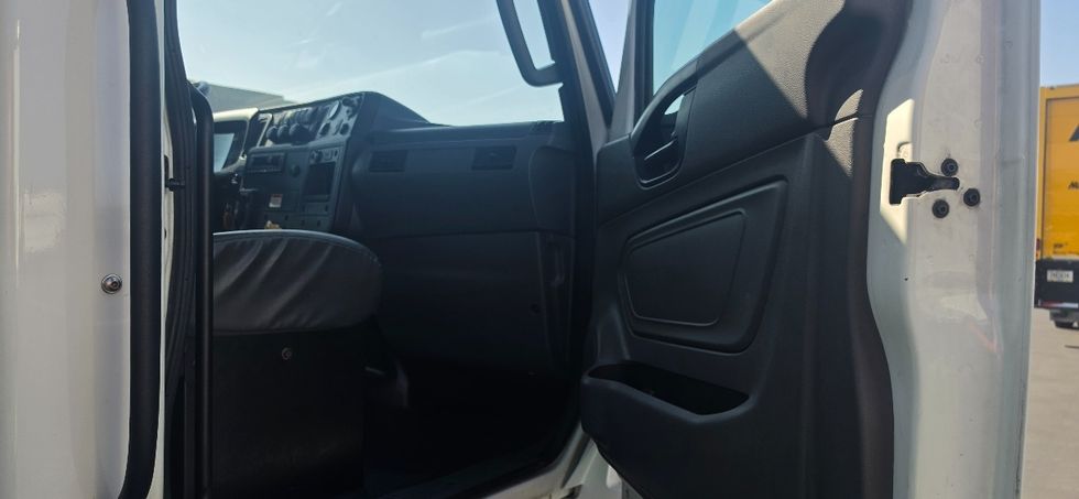 Medium Duty Box Truck-Light and Medium Duty Trucks-International-2022-MV607-Torrance-CA-267,400\n\t\tmiles-$ 38,250 - Image 20