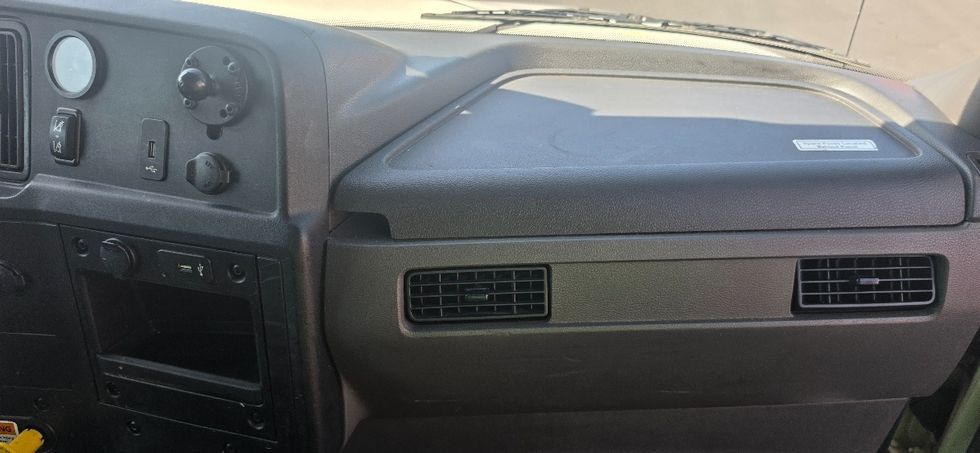 Medium Duty Box Truck-Light and Medium Duty Trucks-International-2022-MV607-Torrance-CA-267,400\n\t\tmiles-$ 38,250 - Image 21