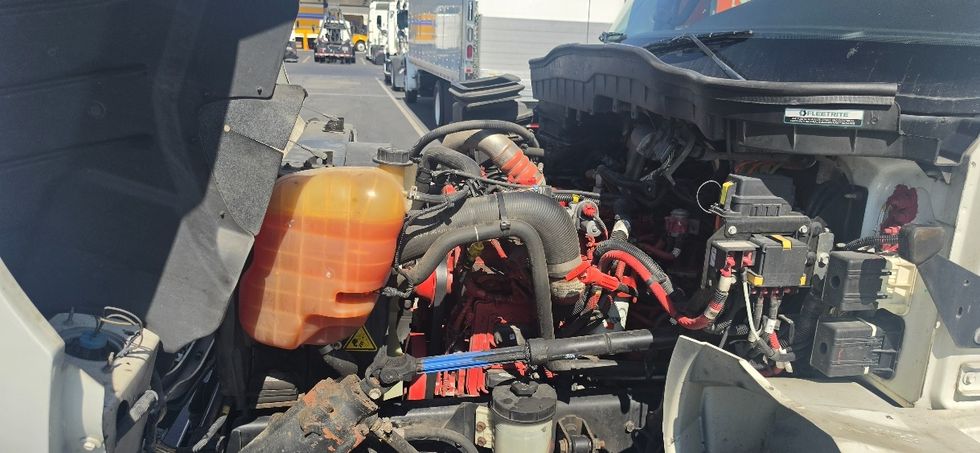 Medium Duty Box Truck-Light and Medium Duty Trucks-International-2022-MV607-Torrance-CA-267,400\n\t\tmiles-$ 38,250 - Image 24