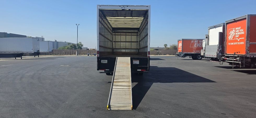 Medium Duty Box Truck-Light and Medium Duty Trucks-International-2022-MV607-Torrance-CA-267,400\n\t\tmiles-$ 38,250 - Image 9