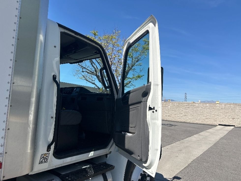 Medium Duty Box Truck-Light and Medium Duty Trucks-International-2022-MV607-Torrance-CA-77,813\n\t\tmiles-$ 72,500 - Image 19
