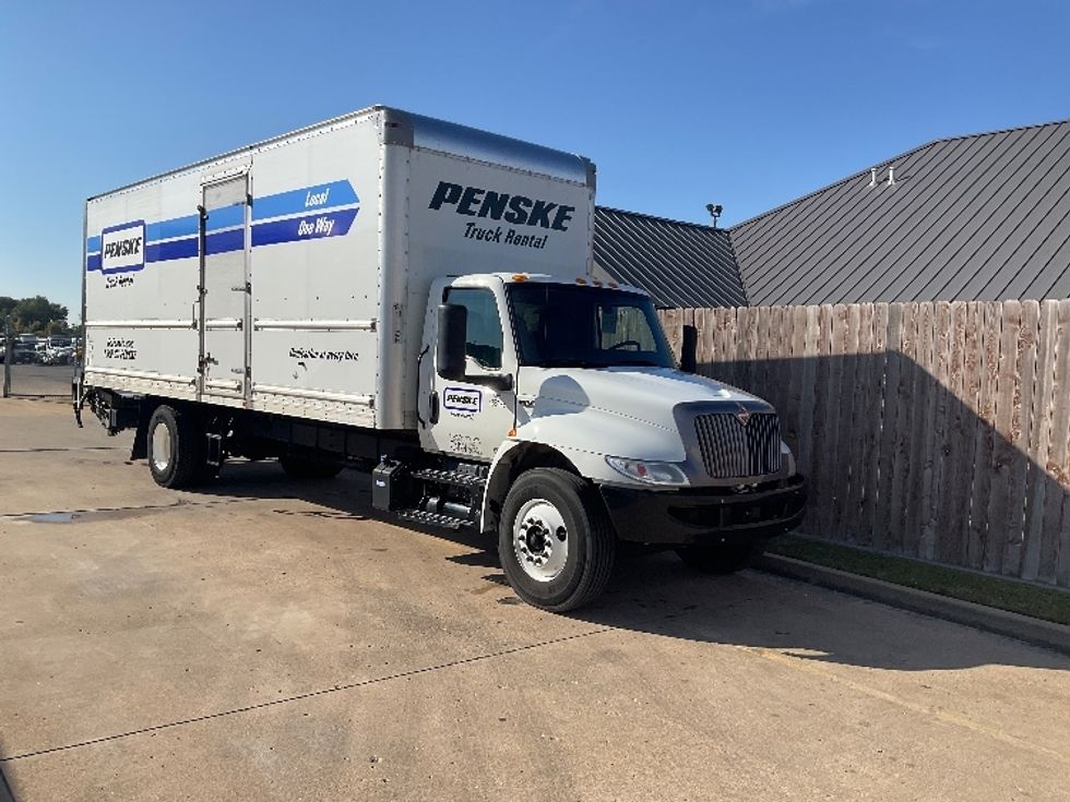 Medium Duty Box Truck-Light and Medium Duty Trucks-International-2022-MV607-Tulsa-OK-206,230\n\t\tmiles-$ 52,750 - Image 1