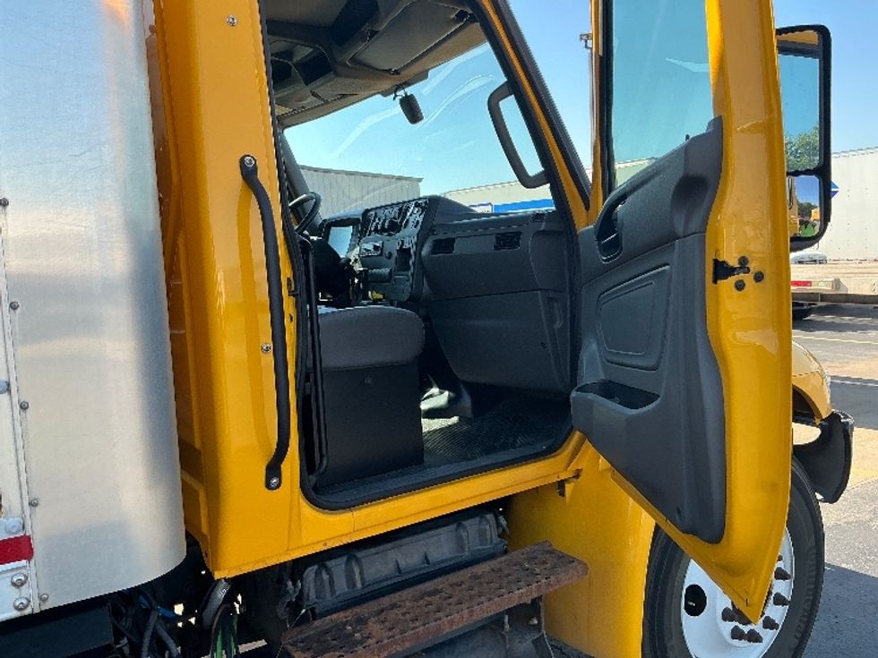 Medium Duty Box Truck-Light and Medium Duty Trucks-International-2022-MV607-Tulsa-OK-242,187\n\t\tmiles-$ 42,000 - Image 20