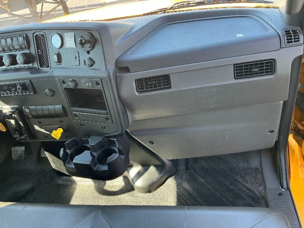 Medium Duty Box Truck-Light and Medium Duty Trucks-International-2022-MV607-Tulsa-OK-242,187\n\t\tmiles-$ 42,000 - Image 21