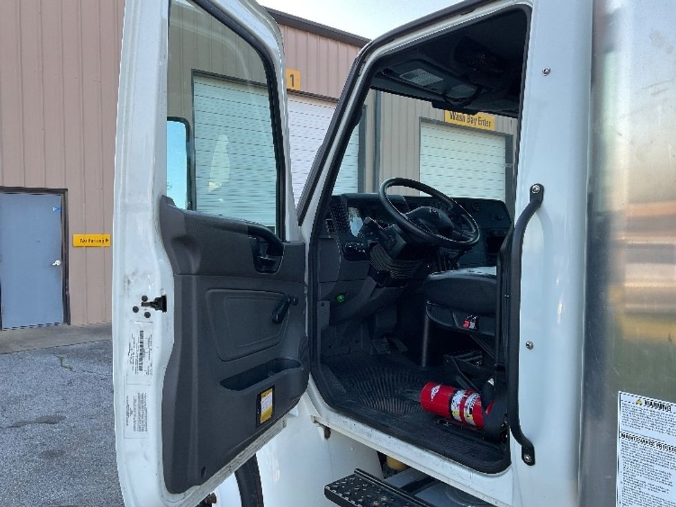 Medium Duty Box Truck-Light and Medium Duty Trucks-International-2022-MV607-Tuscaloosa-AL-22,024\n\t\tmiles-$ 78,250 - Image 16