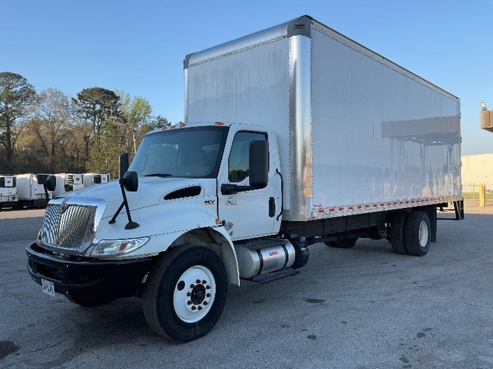 Medium Duty Box Truck-Light and Medium Duty Trucks-International-2022-MV607-Tuscaloosa-AL-22,024\n\t\tmiles-$ 78,250 - Image 3