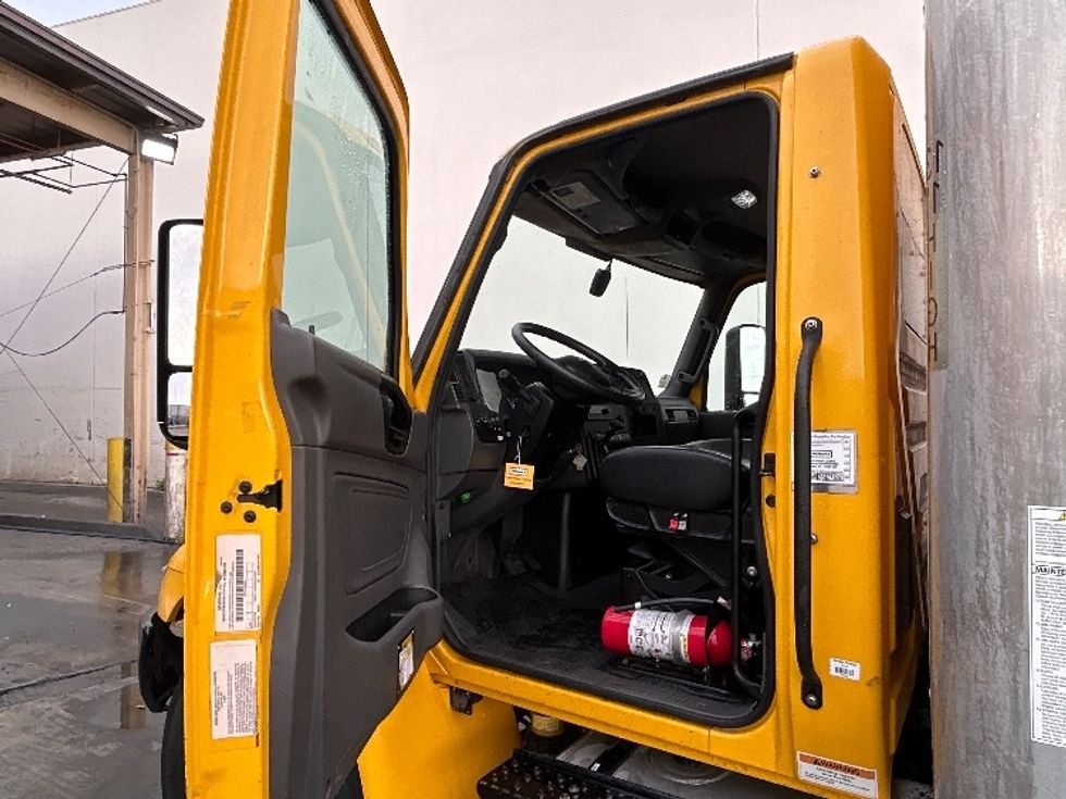 Medium Duty Box Truck-Light and Medium Duty Trucks-International-2022-MV607-Vernon-CA-79,019\n\t\tmiles-$ 76,500 - Image 12