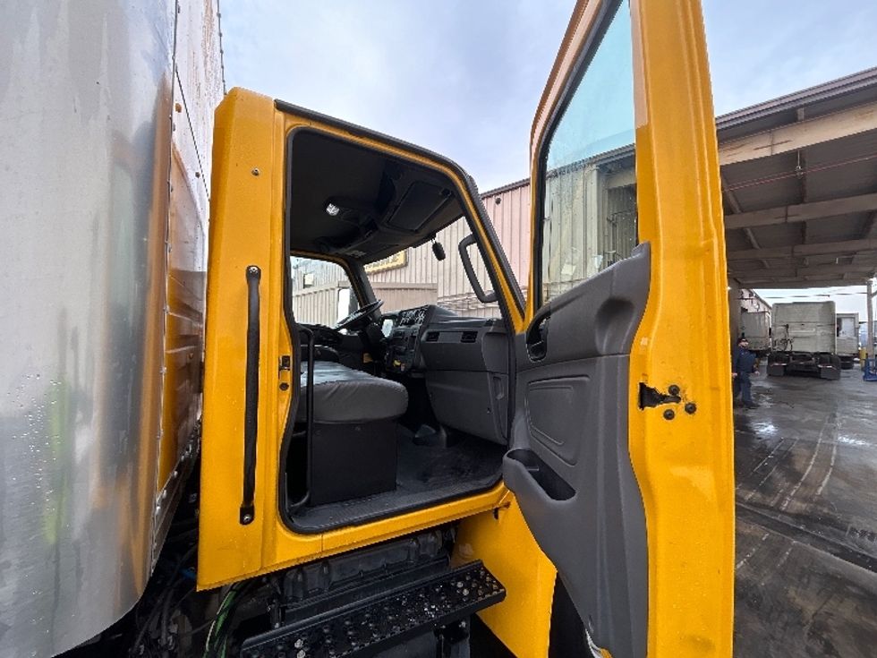 Medium Duty Box Truck-Light and Medium Duty Trucks-International-2022-MV607-Vernon-CA-79,019\n\t\tmiles-$ 76,500 - Image 15