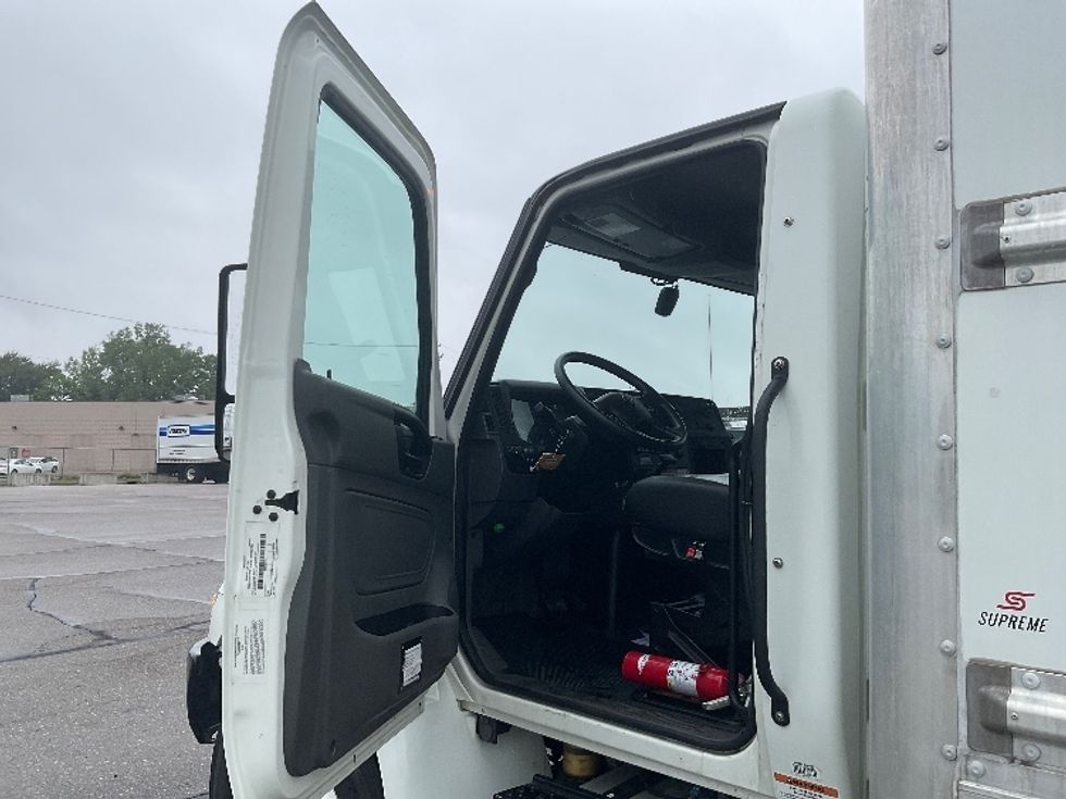 Medium Duty Box Truck-Light and Medium Duty Trucks-International-2022-MV607-Warren-MI-233,304\n\t\tmiles-$ 42,250 - Image 16
