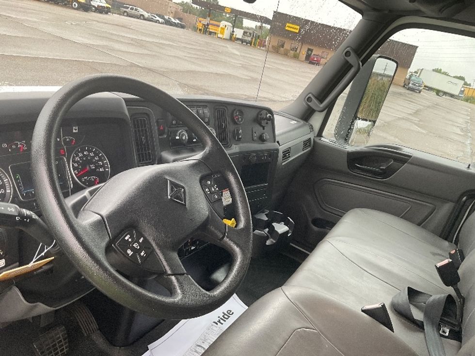 Medium Duty Box Truck-Light and Medium Duty Trucks-International-2022-MV607-Warren-MI-233,304\n\t\tmiles-$ 42,250 - Image 17